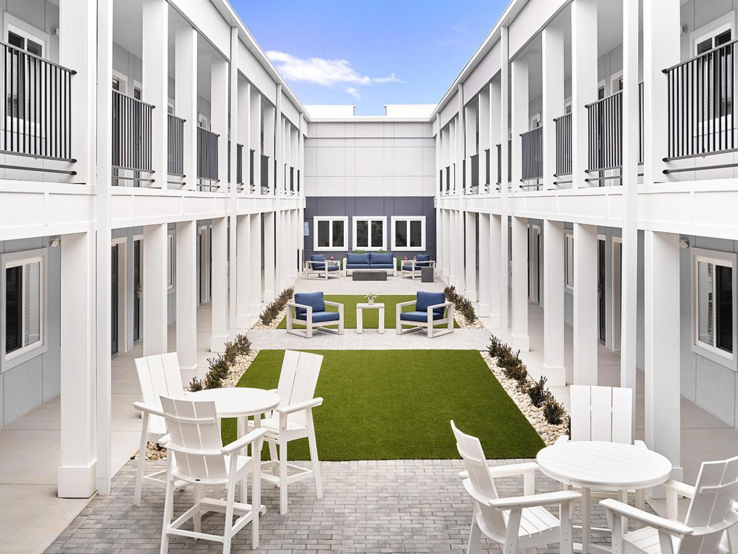 Stayapt Suites Charlotte North Huntersville Exterior photo
