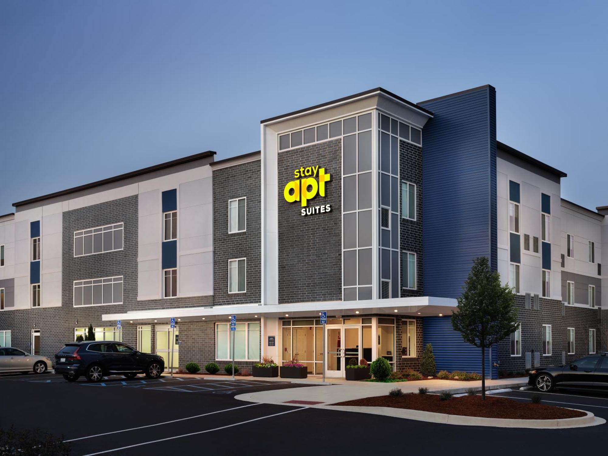 Stayapt Suites Charlotte North Huntersville Exterior photo