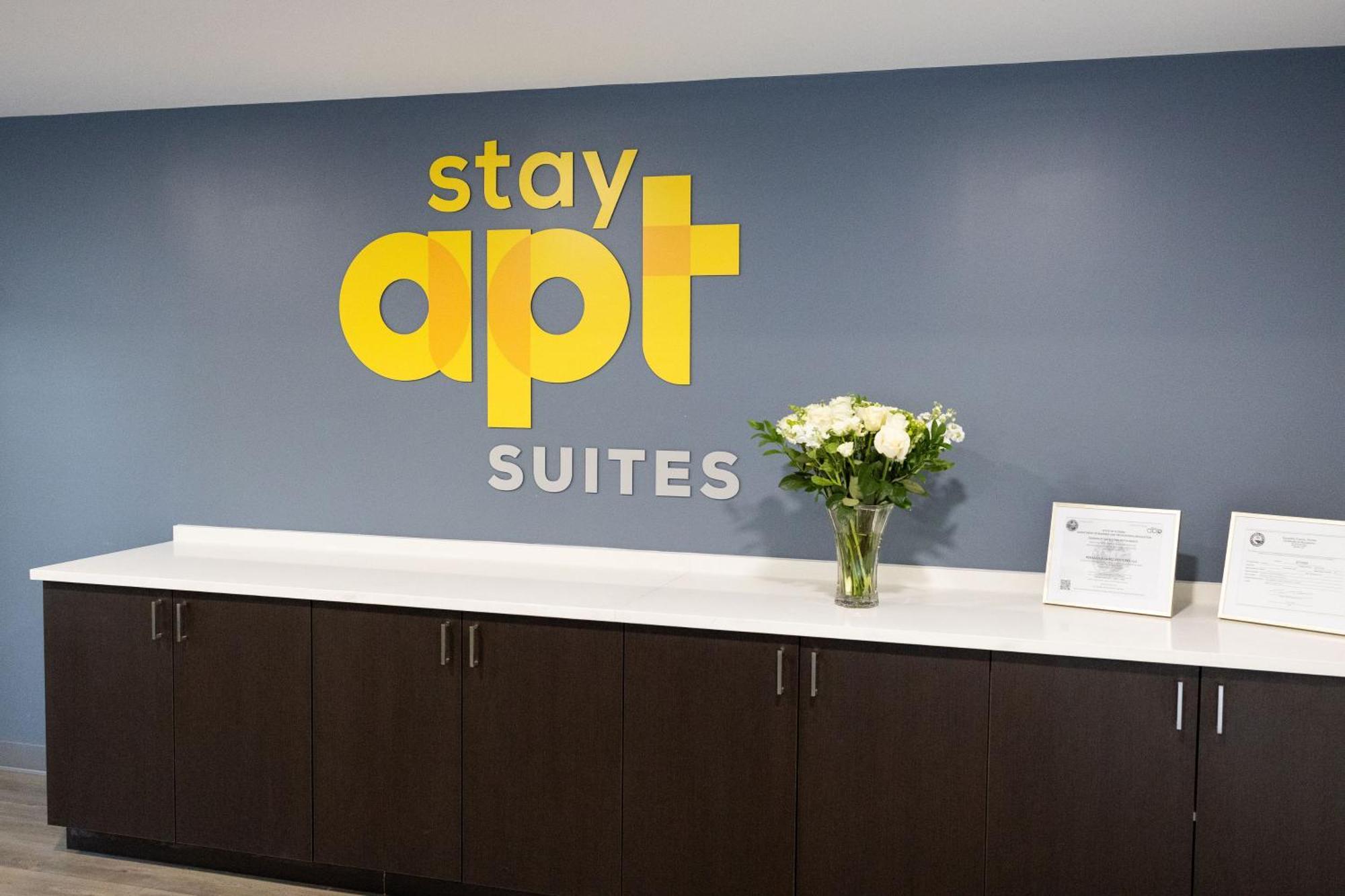 Stayapt Suites Charlotte North Huntersville Exterior photo
