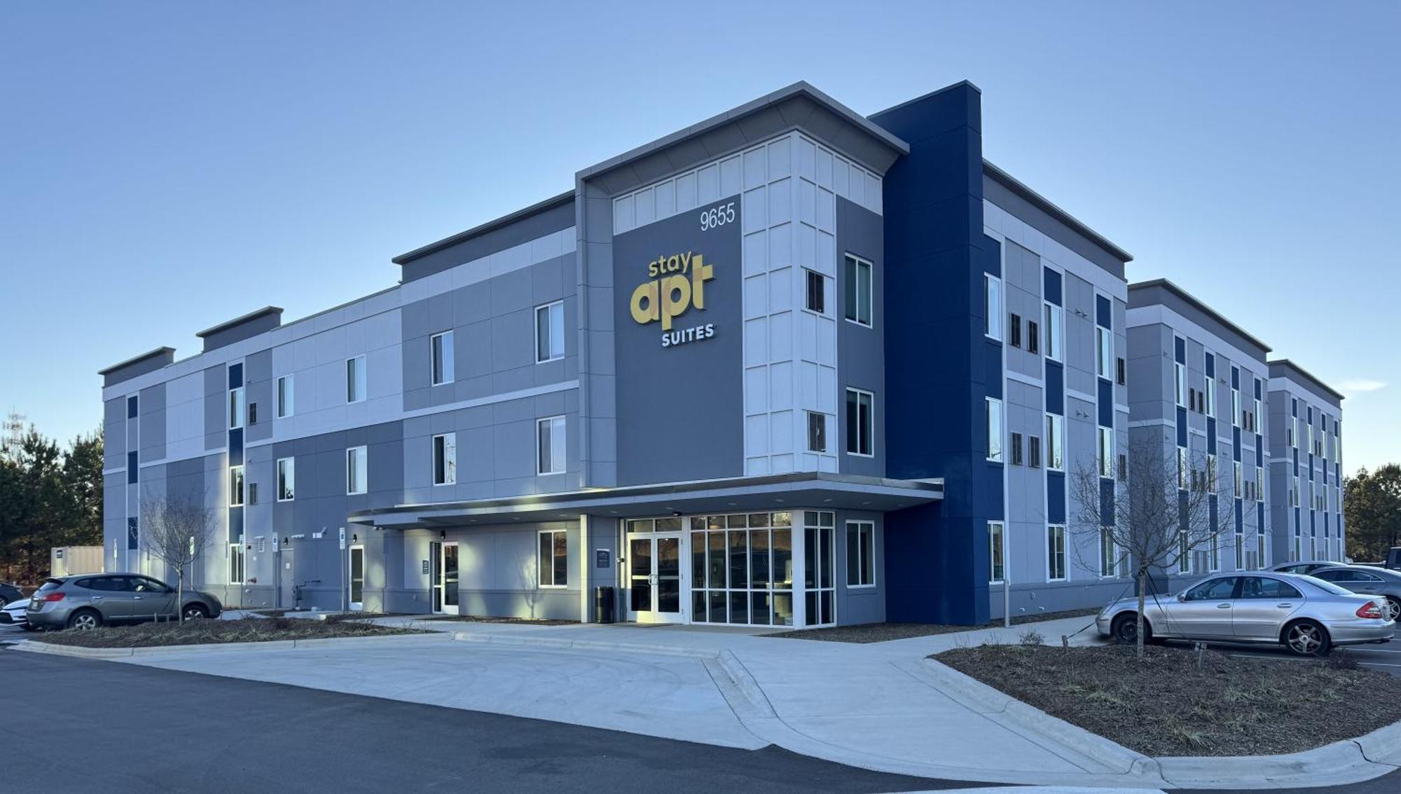 Stayapt Suites Charlotte North Huntersville Exterior photo