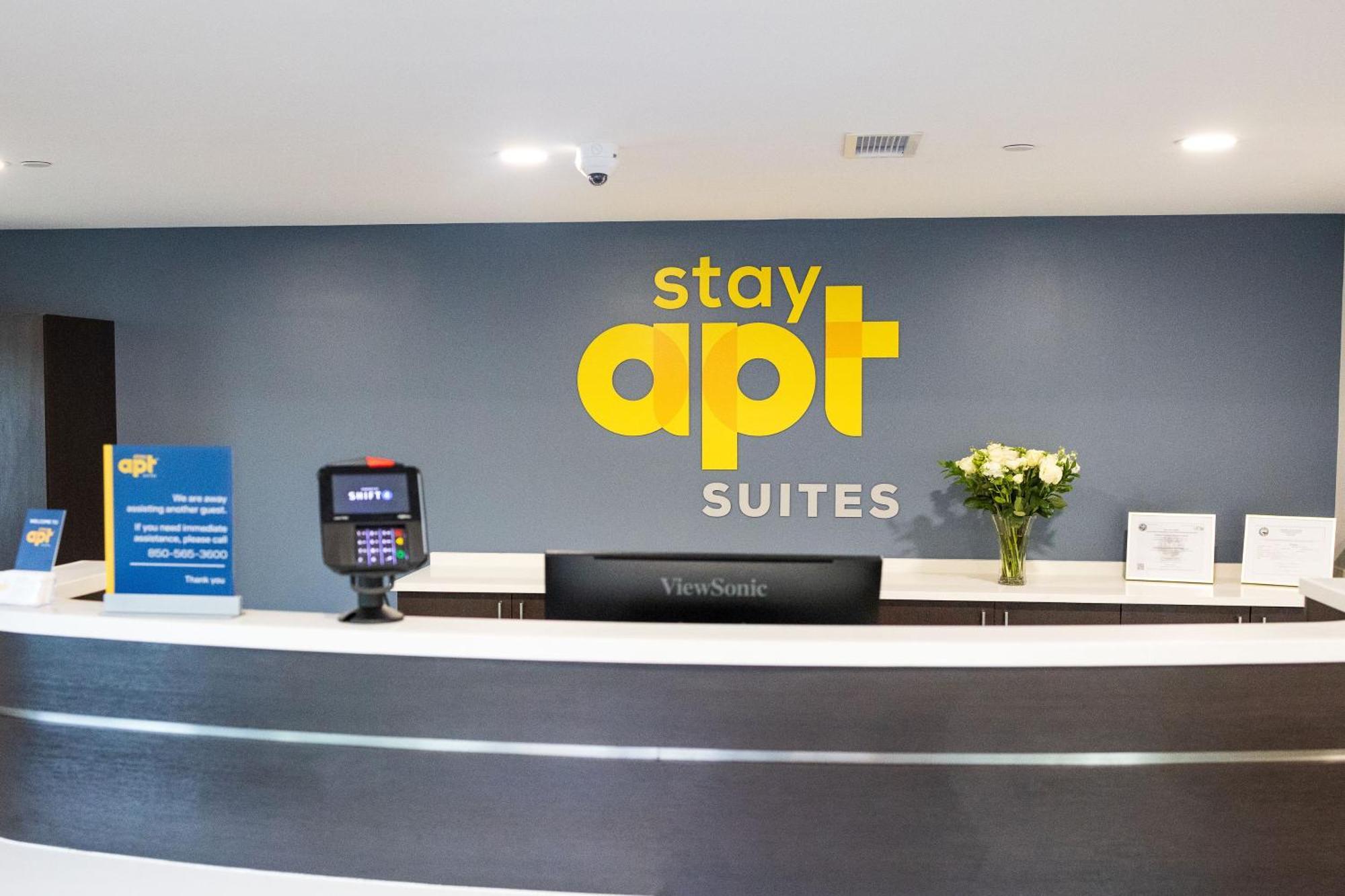 Stayapt Suites Charlotte North Huntersville Exterior photo