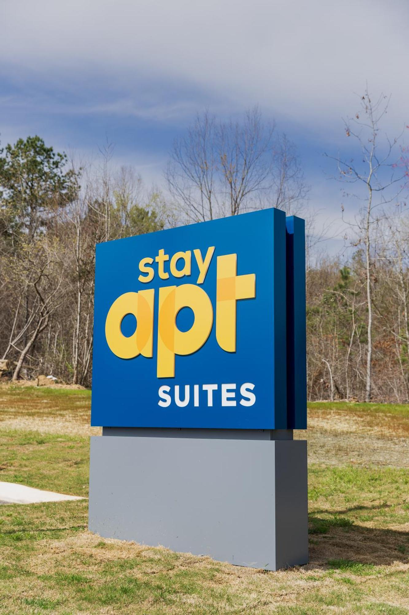 Stayapt Suites Charlotte North Huntersville Exterior photo
